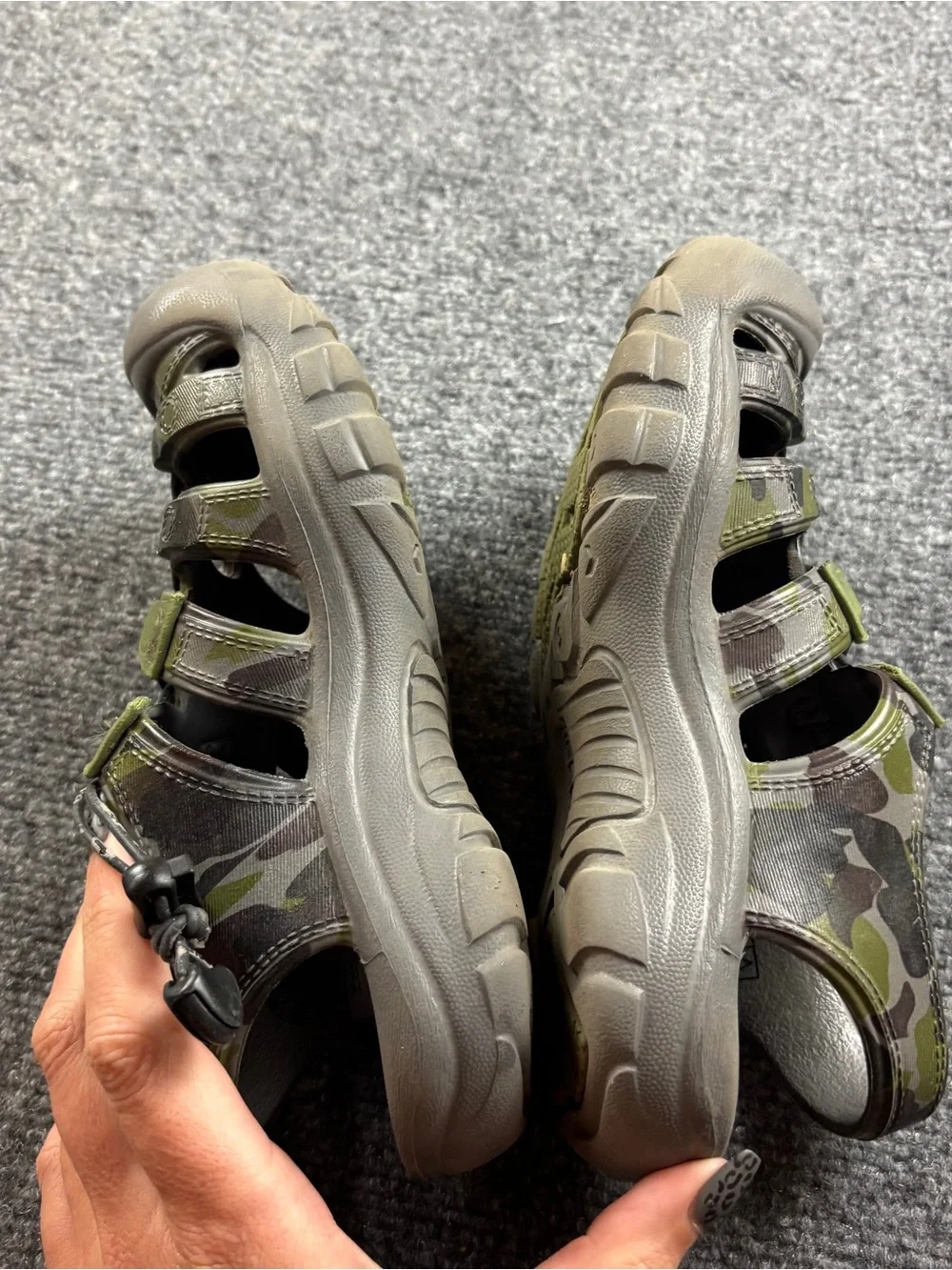 KEEN Boys Grey/green Camo Sunport Sandal Plastic Water Shoe size: 3